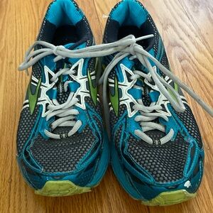 Womans brooks Ravenna 4 size 7